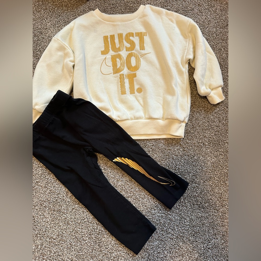 Nike Little Girls Set with Gold Swoosh